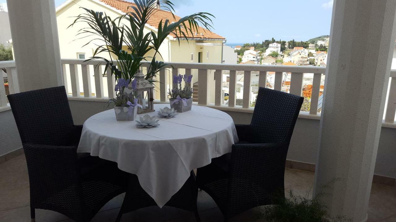 Apartments Iris Hvar Town Esterno foto